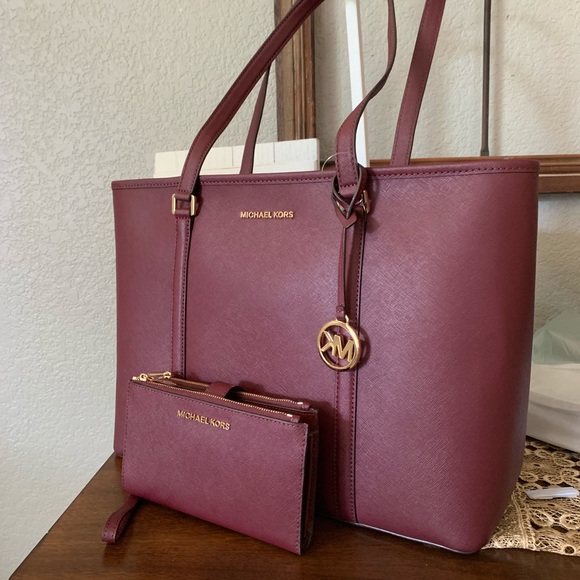 Michael Kors Handbags - 🍇MK laptop large sady bag &double zipper wallet